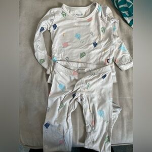 Kyte Baby Pajama set kites 18-24 months